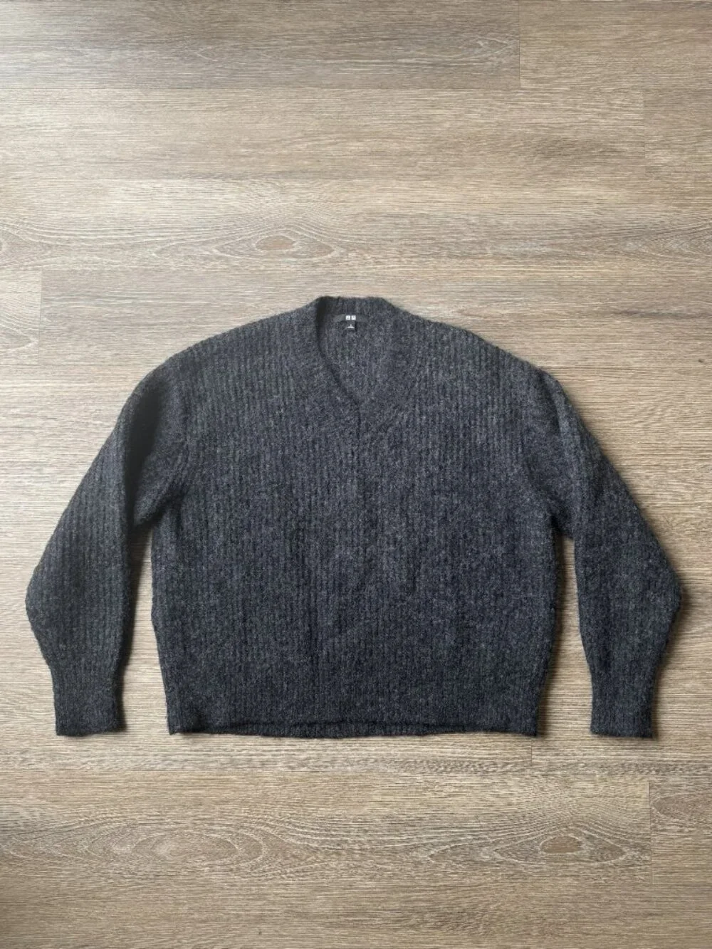 Uniqlo Fluffy Knit V Neck Sweater Charcoal Grey Wool Blend Oversized - Size L - Picture 2 of 5